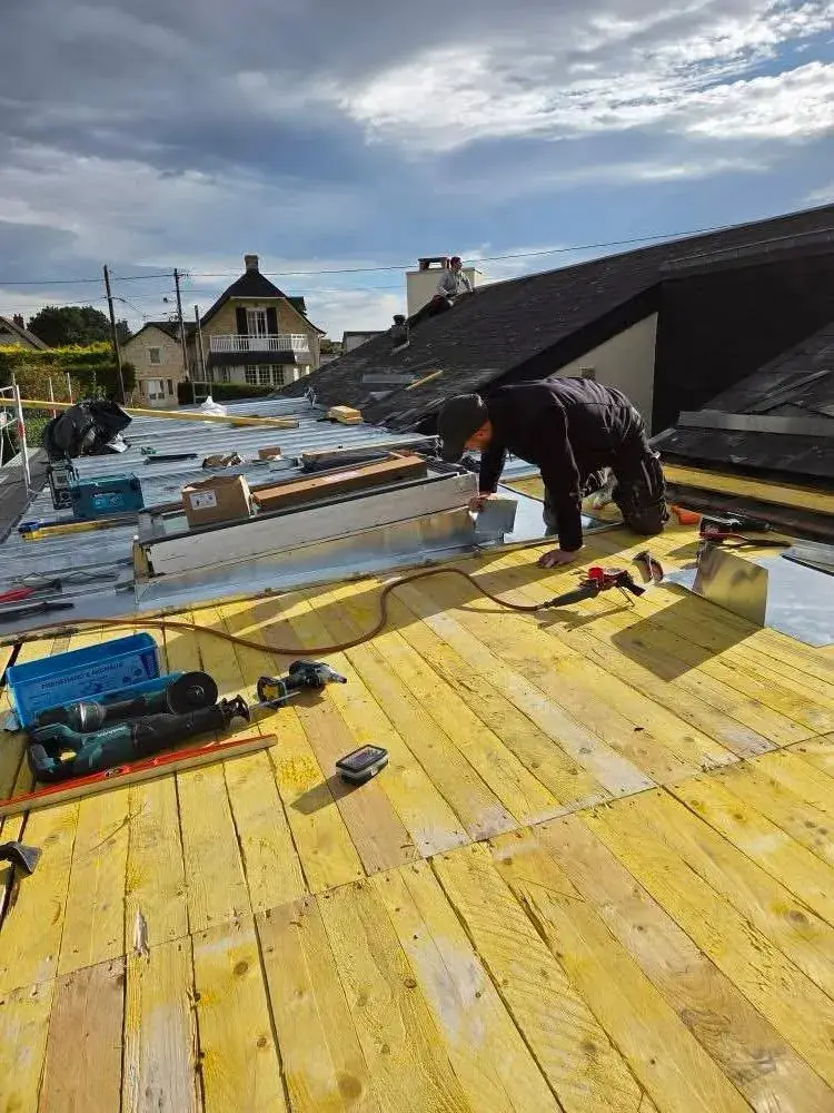 Einbau von Dachfenstern auf neuer Holzschalung