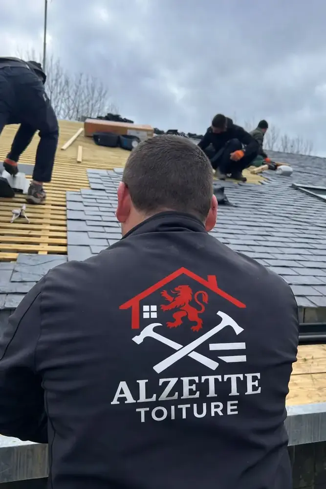 Unser Team beim Verlegen von Schiefer
