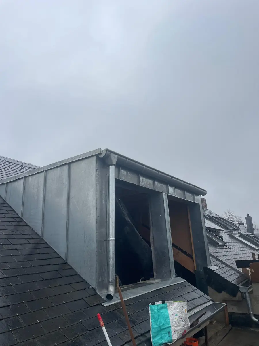 Lucarne — après — chantier Alzette Toitures au Luxembourg